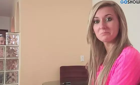 Facial with Blondes in Couple Action